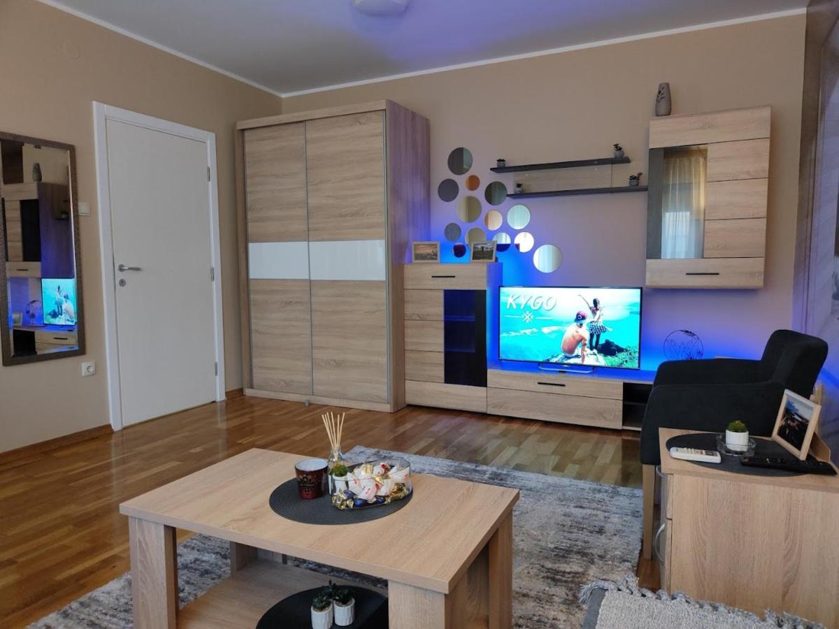 Apartman Espresso Sa Parkingom سريمسكا ميتروفيكا المظهر الخارجي الصورة